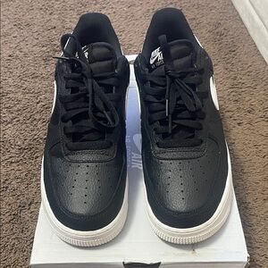 Nike Air Force 1‘07 Black with White Soles